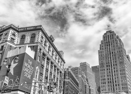 NEW YORK CITY - JUNE 14, 2013: Macys building in Midtown. This is a famous shopping center.のeditorial素材