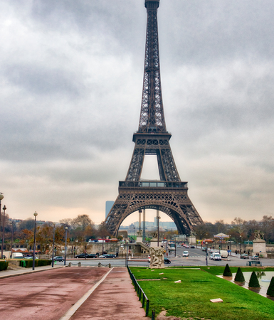 Eiffel Tower from Trocadero gardens - Paris, France.のeditorial素材