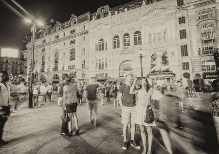 LONDON - JUNE 2015: Tourists in Piccadilly Circus at nightのeditorial素材