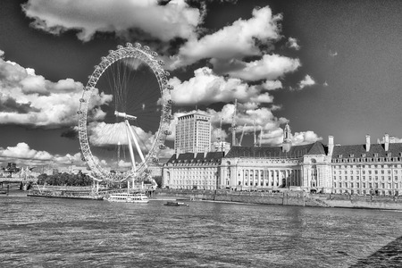 Boats along river Thames, London.のeditorial素材