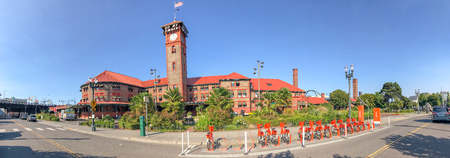 PORTLAND, OR - AUGUST 21 2017: Panoramic view of city train station. Portland attracts 5 million visitors annually.のeditorial素材