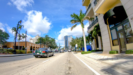 PALM BEACH, FL - APRIL 2018: Traffic along city streets. Palm Beach is a major attraction in Florida.のeditorial素材