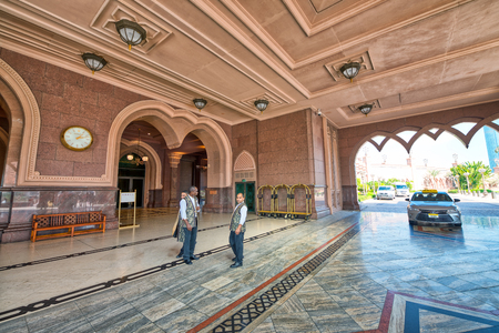 ABU DHABI, UAE - DECEMBER 8, 2016: Emirates Palace entrance with great hall. This is one of the most famous attraction in the city.のeditorial素材