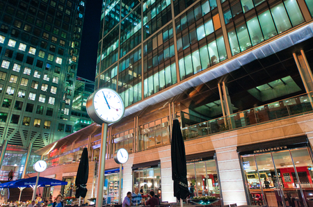 LONDON, UK - JUNE 2015: Canary Wharf modern skyline at night.のeditorial素材