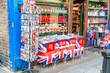 LONDON - JULY 3, 2015: Souvernir shop along city streets.のeditorial素材