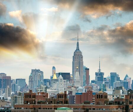 Amazing sunset skyline of Midtown Manhattan on a cloudy autumn afternoon, New York City, USA.の写真素材