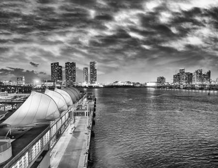 Sunset in Miami Port, Florida. View of the city from departing cruise ship.のeditorial素材