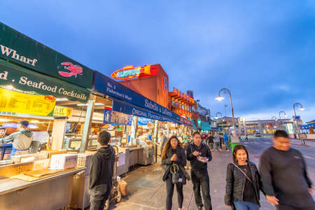 SAN FRANCISCO, CA - AUGUST 7, 2017: Alioto's Restaurant in Fisherman's Wharf near Pier 45 at night.のeditorial素材