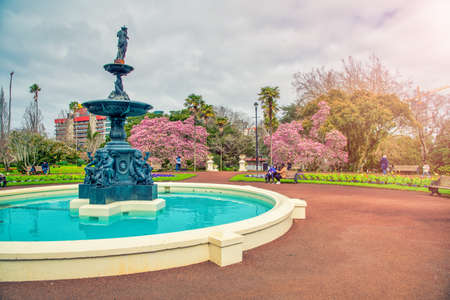 AUCKLAND, NEW ZEALAND - AUGUST 26, 2018: City streets and buildings on a cloudy winter morningのeditorial素材