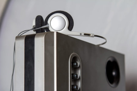 Handset allowed to speakers after using