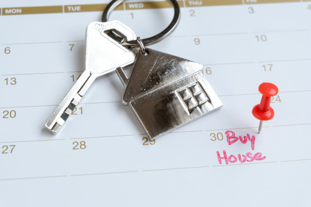 buy house day plan marked on calendar with red push pinの写真素材