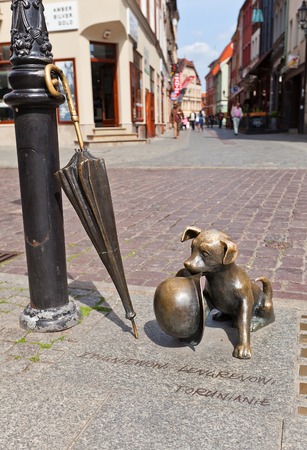 Torun, Poland - May 06, 2014  Statue of tiny dog Filus at the street of Torun  former Thorn  town, Poland  Filus is the dog of Professor Filutek, the character of cartoons by Zbigniew Lengren  Work of sculptor Zbigniew Mikielewicz, 2005のeditorial素材