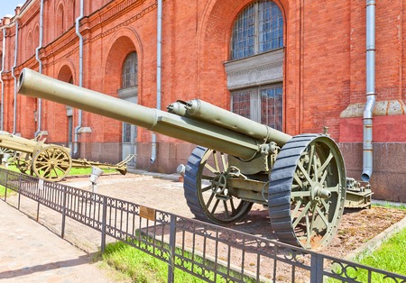 Russia, Saint Petersburg - July 12, 2014   Ordnance 127 mm British BL 60-pounder heavy field gun in Artillery Museum of Saint Petersburg   Used in WWI and WWIIのeditorial素材