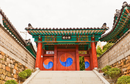 BUSAN, SOUTH KOREA - SEPTEMBER 25, 2014: Jeonggongdan Altar (circa 1766) in Busan, Korea. Commemorate general Jeong Bal gave his live in 1592 defending Busan from Japanese invaders. Busan cultural monument N10のeditorial素材