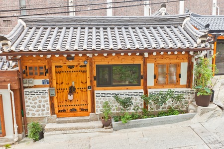 SEOUL, SOUTH KOREA - SEPTEMBER 28, 2014: Korean traditional style house on Naksanseonggwakseo-gil street of Seoul, Koreaのeditorial素材