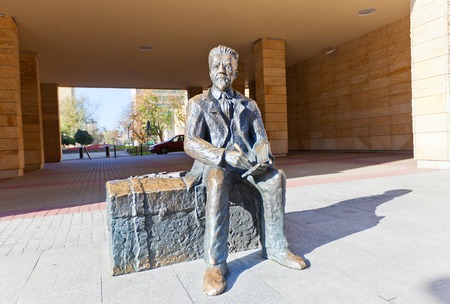 LODZ, POLAND - OCTOBER 19, 2014: Monument to Wladyslaw Stanislaw Reymont (1867-1925) , a Polish novelist and the 1924 Nobel Prize laureate in Lodz, Poland. Work of sculptors Marcel Szytenchelm and Robert Sobocinski, 2001のeditorial素材
