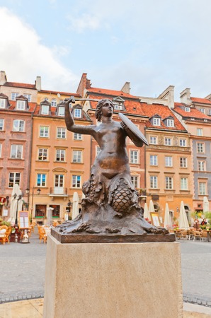 WARSAW, POLAND - OCTOBER 20, 2014:  Statue of Syrenka (Mermaid of Warsaw, sculptor Konstanty Hegel, circa 1855 ) at Old Town Market Place (Rynek Starego Miasta) in Warsaw, Poland. UNESCO World Heritage Siteのeditorial素材