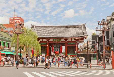 TOKYO, JAPAN - MAY 25, 2015: Kaminarimon gate of Senso-ji Temple in Tokyo, Japan. The oldest temple in Tokyo, was founded in 645のeditorial素材