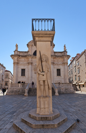 DUBROVNIK, CROATIA - JANUARY 20, 2016: Roland (Orlando) column in Dubrovnik , Croatia. Erected in 1418 by sculptors Antun Dubrovcanin and Bonino di Milanoのeditorial素材