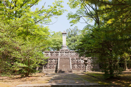 TAKAOKA, JAPAN - AUGUST 05, 2016: Grave of Maeda Toshinaga in Takaoka, Japan. Maeda Toshinaga (1562-1614) was a founder of Takaoka castle and townのeditorial素材