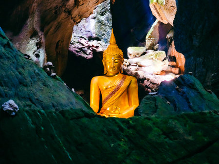 Buddha statue in cave at Phra Nakhon Si Ayutthaya, Thailandの写真素材