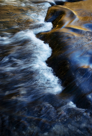 background abstract colorful blurred autumn river surfaceの写真素材