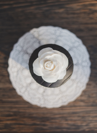 Homemade cupcake with flower against a wood backgroundの写真素材