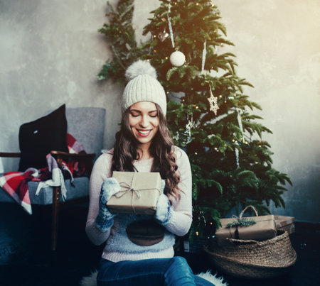 christmas, x-mas, winter, happiness concept - smiling woman with gift box.の写真素材