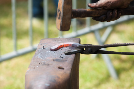 make a horseshoe