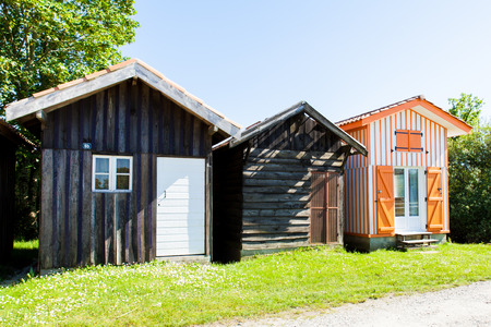 typique colored wooden houses in biganos port in the Bay of Arcachonのeditorial素材
