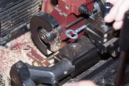 make a metal key locksmith
