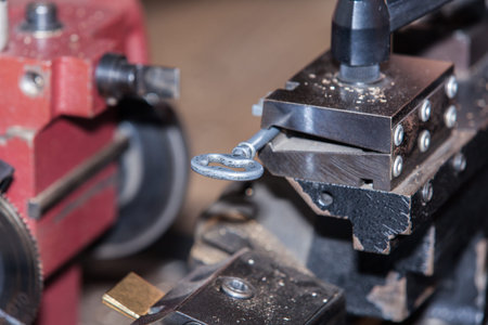 make a metal key locksmith
