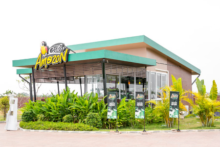 UDONTHANI - APRIL 26 : Cafe Amazon beverage shop at PTT Oil station on APRIL 26, 2015 in UDONTHANI, THAILAND. Itのeditorial素材