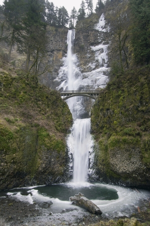 Multnomah Falls in Columbia River Gorge in Winterの写真素材