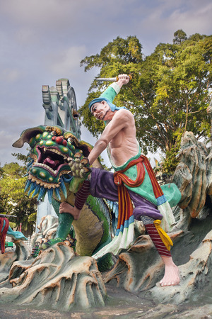 SINGAPORE - FEBRUARY 1, 2014: Ancient Chinese Warrior Wu Song Slaying Tiger Statue Diorama at Haw Par Villa Theme Parkのeditorial素材