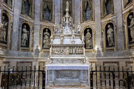 The Ark of Saint Dominic, a Renaissance sarcophagus containing his remains made by Nicola Pisano, Niccolo dell'Arca and Michelangelo. Basilica di San Domenico, Bolognaのeditorial素材