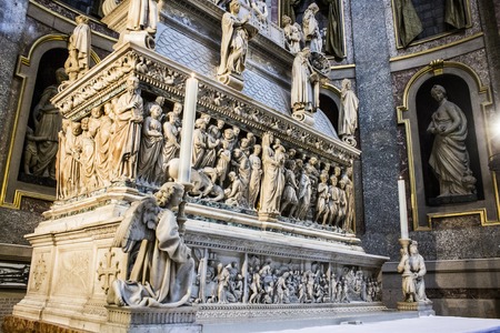 The Ark of Saint Dominic, a Renaissance sarcophagus containing his remains made by Nicola Pisano, Niccolo dell'Arca and Michelangelo. Basilica di San Domenico, Bolognaのeditorial素材