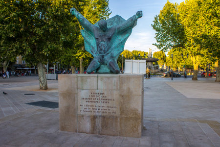 The Cours Mirabeau, a wide thoroughfare in Aix-en-Provence, Franceのeditorial素材
