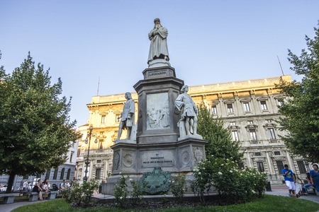 Monument to Leonardo da Vinci in Piazza della Scalaのeditorial素材