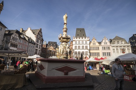 Trier, Germany. The Petrusbrunnen (Saint Peter fountain), a landmark monument in the Hauptmarkt (Market Square) of the Old Town of Trierのeditorial素材