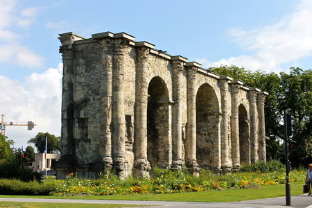 Reims, France. The Porte de Mars, an ancient Roman triumphal arch that dates from the third century ADのeditorial素材