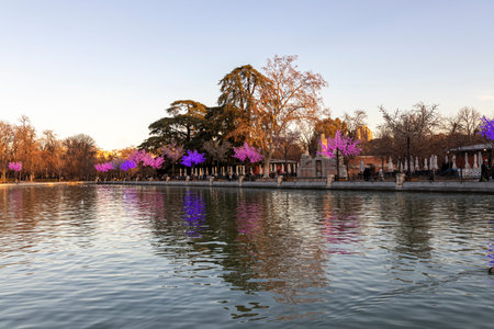 Madrid, Spain. The Estanque Grande del Buen Retiro (Large Pond of the Pleasant Retreat), an artificial lake situated in the Buen Retiro parkのeditorial素材