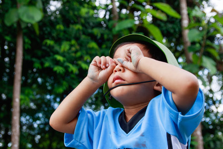 Asian boy Use both hands to make a telescope. clipping pathの写真素材