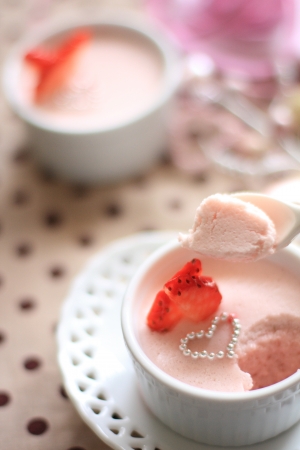 gourmet dessert, strawberry mousseの写真素材