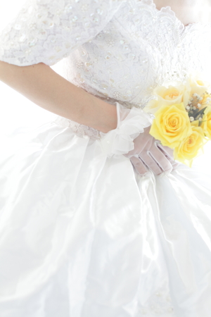 bride with yellow roses bouquetの写真素材