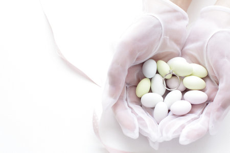 almond sweet on bride handsの写真素材