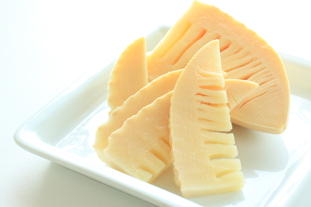 sliced bamboo shoot on white dishの写真素材