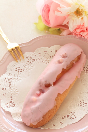 strawberry chocolate eclairの写真素材