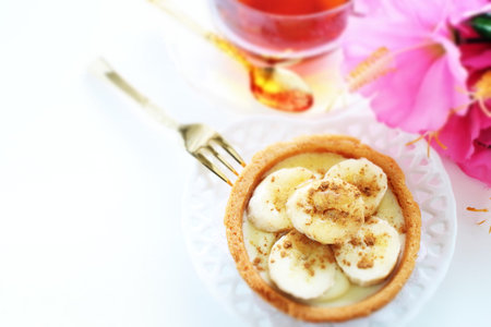 Banana and honey cinnamon tart