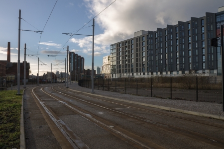 New Islington residential area, Metrolink tracks and chimneyのeditorial素材